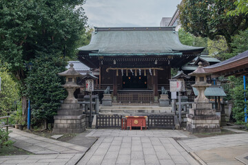 Gojōten Shrine, is a shrine within Ueno Park that dates from 1662. Therefore the shrine is used by people who are praying for healing and also students hoping to pass exam