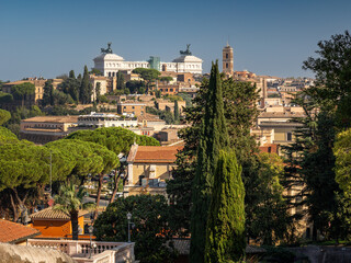 Obraz premium Panoramic cityscape with view to Capitoline Hill and Altare della Patria on sunny day, Rome, Italy