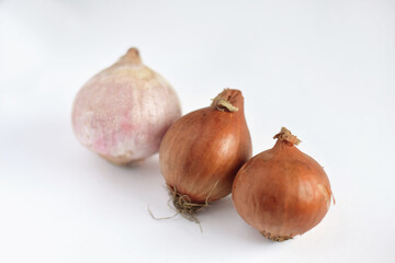 Fototapeta premium 3 red onions on a white background