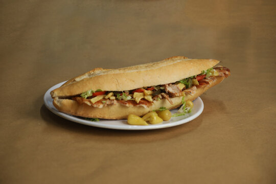 Whole bread chicken d&ouml;ner in a plate