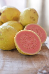 A goiaba é o fruto produzido pela goiabeira. Possui alto valor nutritivo, pois apresenta grande quantidade de vitamina A, B1, C, cálcio, fósforo