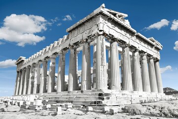 Fototapeta premium The Parthenon crowns the Acropolis, a testament to ancient Greece's architectural brilliance and enduring legacy of democracy and philosoph
