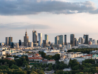 Panorama Warszawy podczas zachodzącego Słońca © Karol