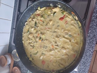 curry, asian quisine, Sauce preparation, made from red onion, carrot and celery sticks, vegetables, food prep, healthy lifestyle, healthy food, peppers, european curry