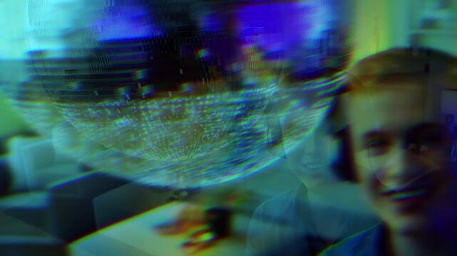 dan&ccedil;ando, se divertir, festa