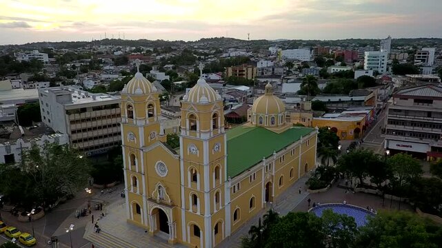 vista a&eacute;rea con dron de sincelejo sucre colombia Iglesias y plaza de najagual