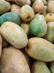 Mangoes in a supermarketMangos en un supermercado