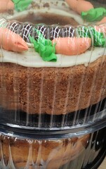 Closeup of delicious carrot cake,Primer plano de un delicioso pastel de zanahoria 
