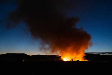 Fototapeta premium wildfire at night