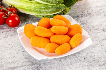 Small baby mini organic carrot