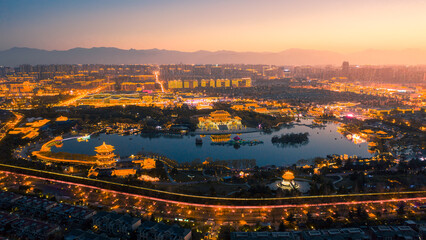 Naklejka premium Night view of Datang Furong Garden Park in Xi'an, China