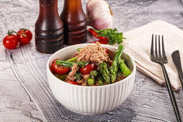 Canned tuna with asparagus salad