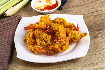 Golden deep prawn tempura wuth sauce
