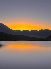 Obraz premium sunset over the lake