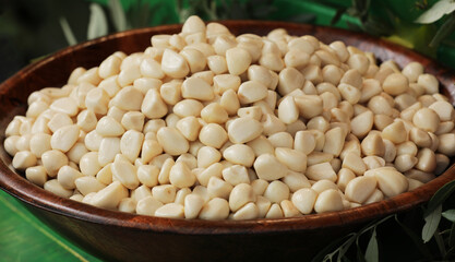Garlic cloves in a bowl at a market