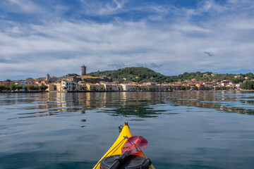 In kayak a Marta nelle acque del lago di Bolsena