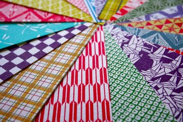 彩りのある日本の千代紙　折り紙用の紙