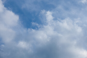 Obraz premium Blue sky and white and gray clouds. Texture background for design.