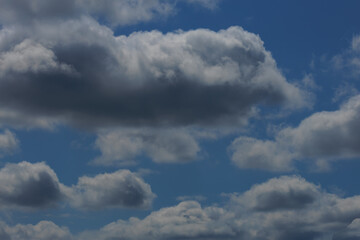 Obraz premium Blue sky and white and gray clouds. Texture background for design.