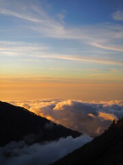 Obraz premium over the clouds from rinjiani