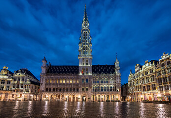 Fototapeta premium blue hour view of a castle in Brussels 