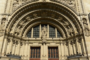 Obraz premium Victoria and Albert museum, London, England, U.K. Gothic facade entrance on a sunny day.