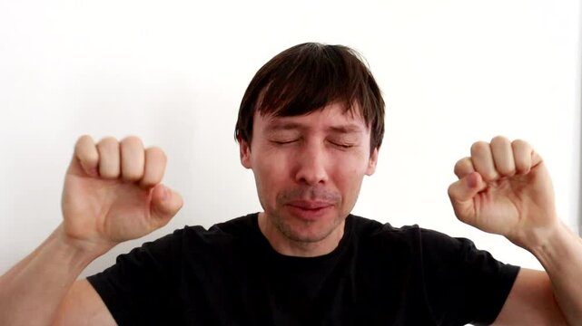 homem com cara de surpresa 