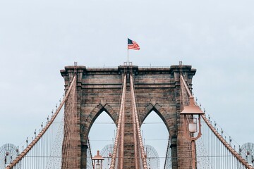 Fototapeta premium Flag on Brooklyn Bridge
