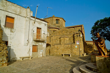 Il nucleo storico medievale del villaggio di Pomarico, Matera, Basilicata, Italia