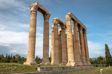 Obraz premium Views from the Temple of Olympian Zeus historical site in the city of Athens, Greece