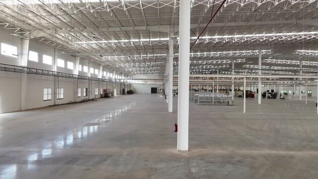 Interior de almac&eacute;n industrial