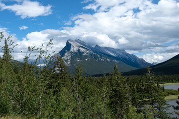 Fototapeta premium Mount Rundle in Banff National Park, Alberta, Canada.