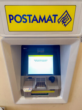 Postamat atm machine displaying service unavailable message
