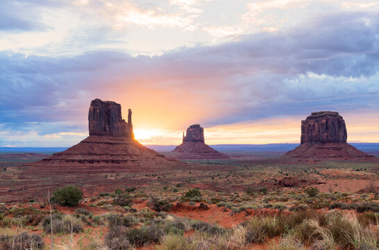 Sunset, Monument Valley Tribal Park, Colorado Plateau, Utah