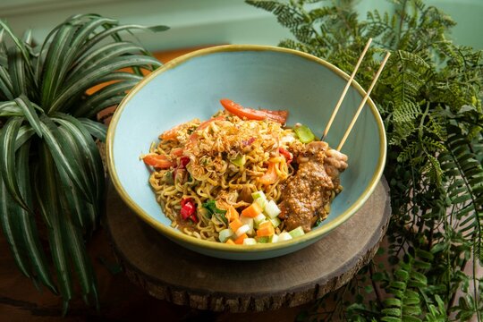 bakmi goreng jawa, javanese fried noodle with satay