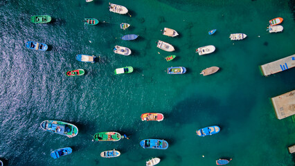 Imágenes aéreas del puerto de Tajao y sus barcos de pesca, Tenerife.