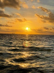 Obraz premium sunrise over ocean in puerto Morelos, Mexico