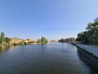 ein wunderschöner Blick auf die Spree (Fluss) in Berlin Oberschöneweide (Treptow/Köpenick)