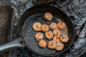 Preparing delicious shrimp in a pan