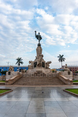 Fototapeta premium monument to the discoveries city Trujillo Perú