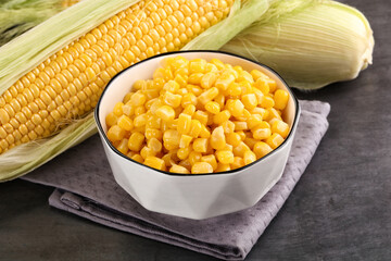 Canned sweet young corn grain