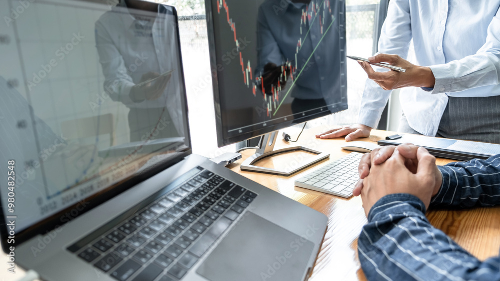 Poster Business trader team checking stock market online analyzing graph data on laptop screen to brainstorming about trading online while working together in office