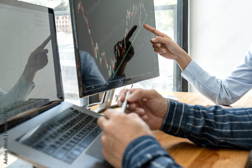 Poster Business trader team checking stock market online analyzing graph data on laptop screen to brainstorming about trading online while working together in office