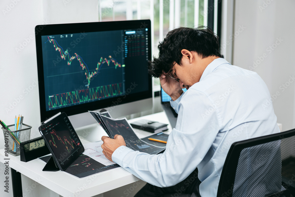Aufkleber businessman investor working and stress with computer analyzing graph stock market trading planning 