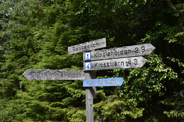 Wegweiser auf dem Bergslagsleden in Kindla, Schweden