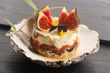 Appetizer - gorgonzola with mascarpone, figs, honey and herbs