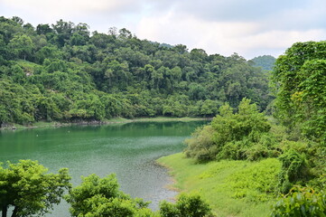 Taiyang Pi, located in Taiwan’s Yilan County, is a beautiful lake embraced by majestic mountains, with a mirror-like surface surrounded by lush greenery, making it an ideal tranquil retreat.