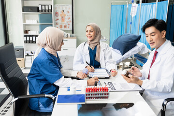 Obraz premium Medical team working on digital tablet healthcare doctor technology tablet using computer analyzed the results of medical reports, an online conference at the hospital.