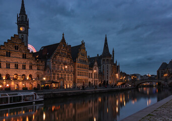 Fototapeta premium Long Exposure of the twilight by the Ghent waterfront in christmas 