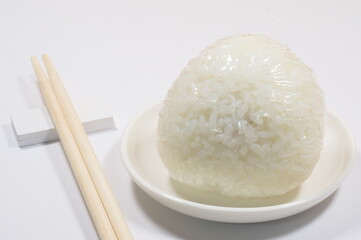 シンプルながらも奥深い味わい、おにぎり（onigiri）の魅力。